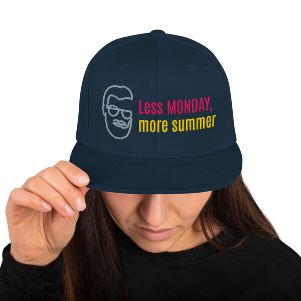 Snapback-Cap “Less monday, more summer”